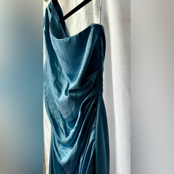 Elliatt Blue One-Shoulder Dress - Picture 4 of 14